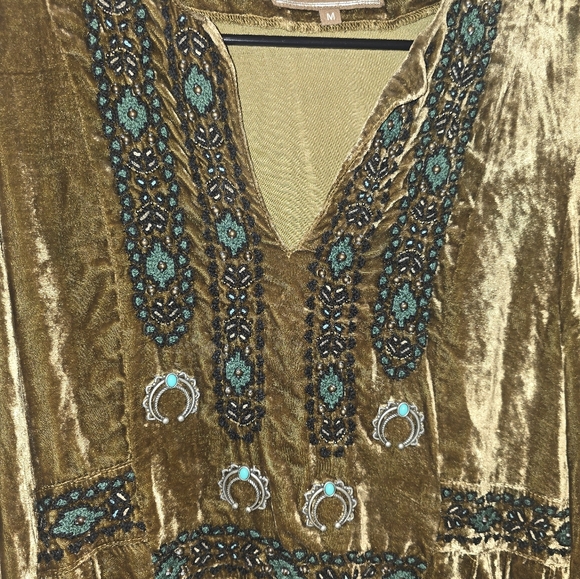 Double D Ranch Velvet Tunic V Neck Medium Embroidered Studded - Picture 2 of 6